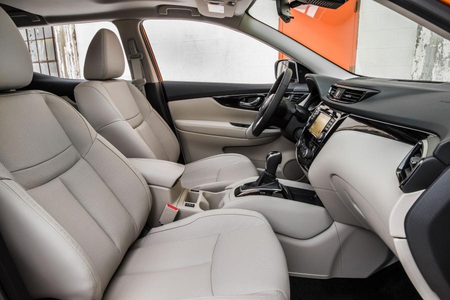 Интерьер Nissan Rogue Sport 2017 года  (фото 14 из 71)